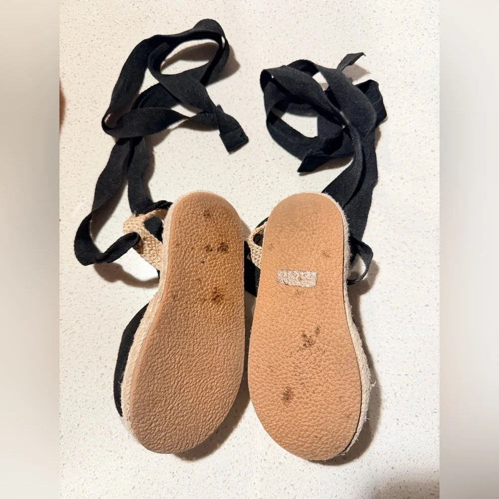 Black and Beige Espadrille Sandals - Picture 4 of 4